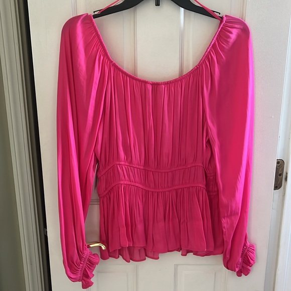 Ladies Pink Top - Picture 2 of 3